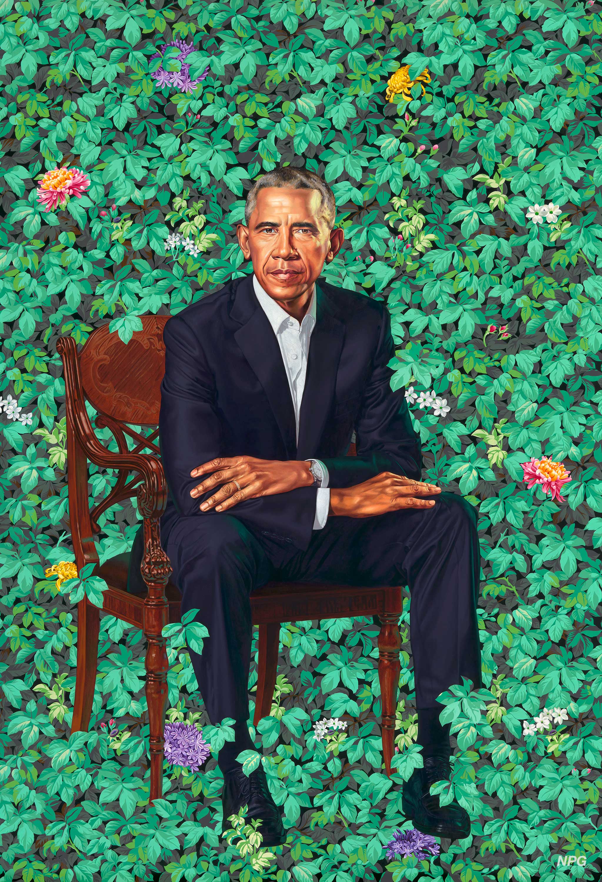 Colorido retrato de un hombre afroamericano sentado en medio de follaje verde y flores.